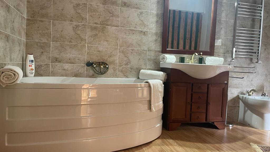 Doctor House Standard, Suites & Luxury Rooms Enna Bagian luar foto