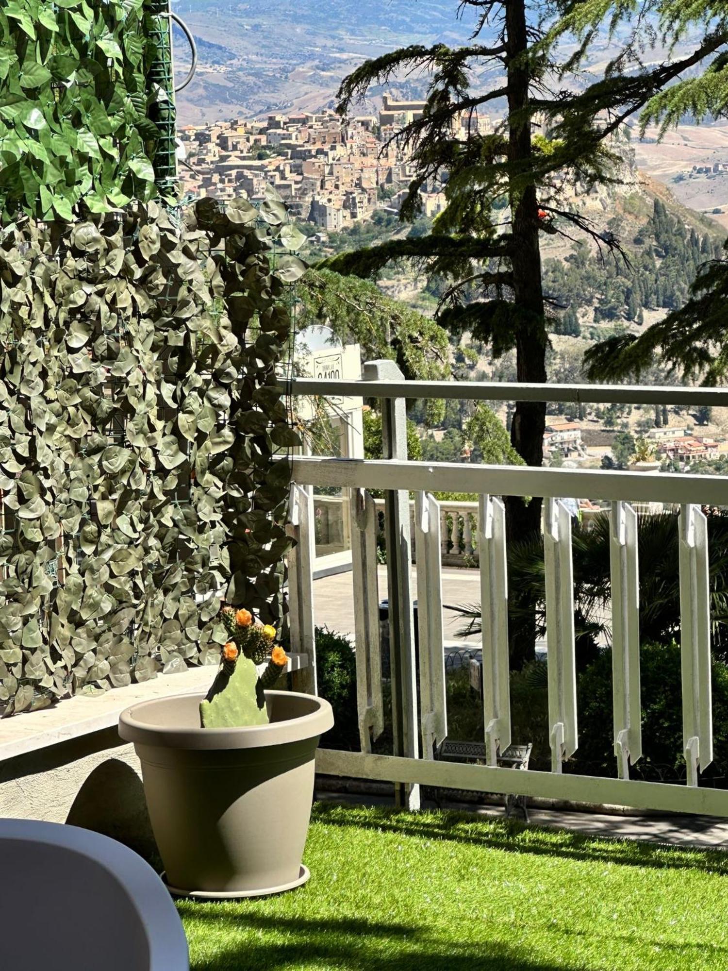 Doctor House Standard, Suites & Luxury Rooms Enna Bagian luar foto