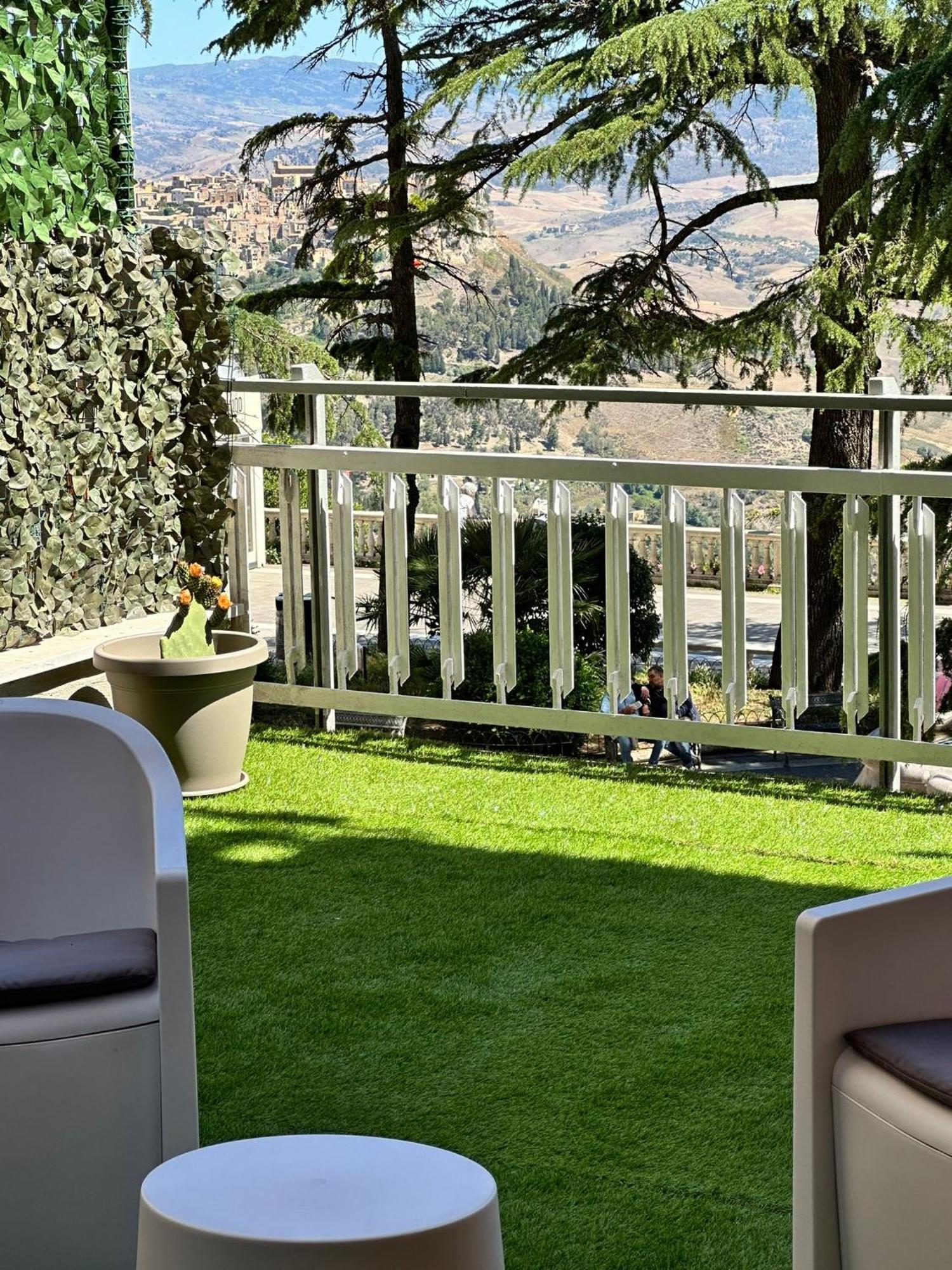 Doctor House Standard, Suites & Luxury Rooms Enna Bagian luar foto